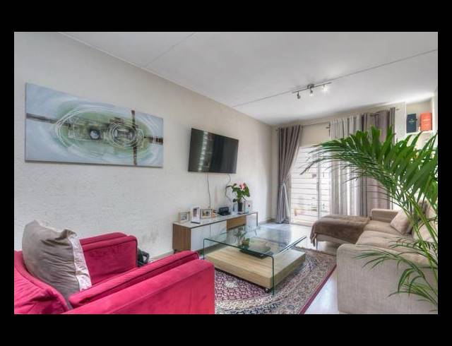 2 BEDROOM APARTMENT FOR SALE IN GLENHAZEL